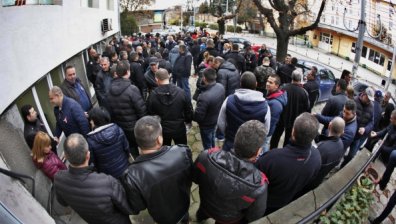 Надзирателите продължават: Искат 20% по-високи заплати