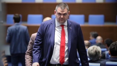 Пеевски: Кирил Петков може да бъде булка само на Борисов, като сладък пудел е