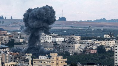 Израелски самолети бомбардират Ивицата Газа, ликвидираха лидер на "Хамас"