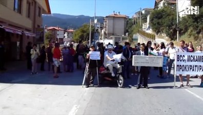 Жители на Чепеларе затвориха пътя Пловдив-Смолян - закриват им прокуратурата