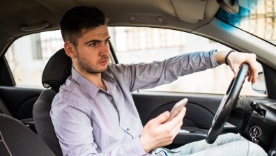 ЕС въвежда цифрови шофьорски книжки и изпитателен срок за младите водачи