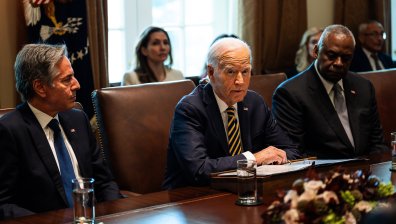 САЩ удариха с бомбардировачи оръжейни складове на хутите в Йемен