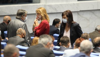 Парламентът гледа ветото на Радев върху части от Изборния кодекс