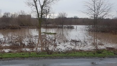 Наводнение в Крумовград, местните ги е страх реката да не прелее