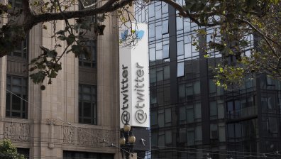 Moody's прати кредитния рейтинг на Twitter в "територията на боклук"