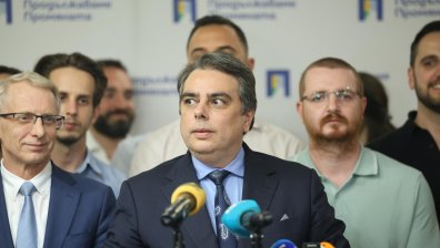 Асен Василев поема руля на "Продължаваме промяната" в бушуващите от скандали води (ВИДЕО)