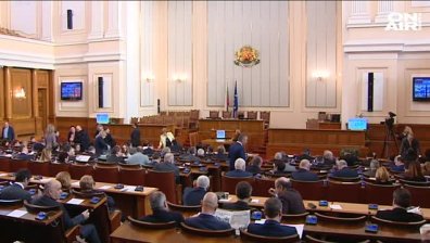 БСП срещу комунизма в учебниците! Червените обвиниха министър Вълчев