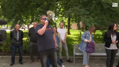 Жители на квартал "Горубляне" протестираха пред Столичната община