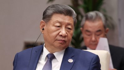 Китай се включва по-активно в уреждането на три големи конфликта