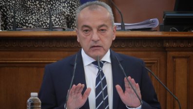 Донев: България не беше информирана от Русия, че Грозев е обявен за издирване