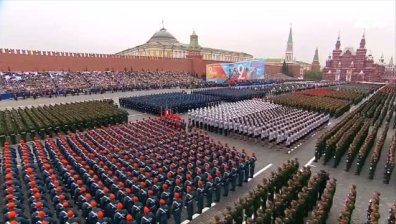 Зрелищен парад на Червения площад: Русия чества победата над нацистка Германия