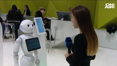 Говорещ робот посреща клиентите в една от големите банки у нас
