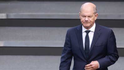 Шолц увери Бундестага: Германия няма да се съгласи на капитулация на Украйна