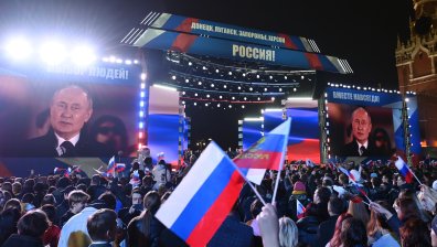 Путин пред 180 000 на "Червения площад": Победата ще бъде наша!