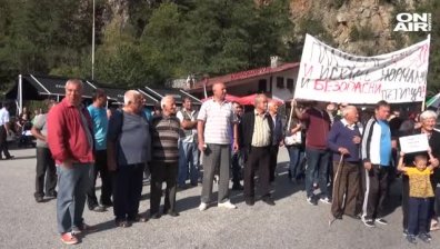 Заради лош път: Жители на Баните блокираха достъпа до Кръстова гора