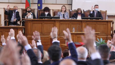 Стартът на 45-ото НС: Нов председател на парламента, без Борисов и Трифонов в залата