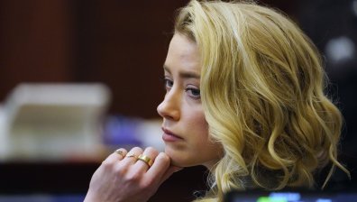 Амбър Хърд се споразумя с Джони Деп за обезщетение от $10 млн. 