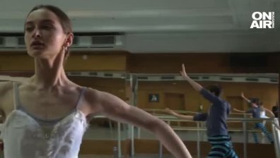 Битката между доброто и злото: Украинска примабалерина танцува "Лебедово езеро" в София