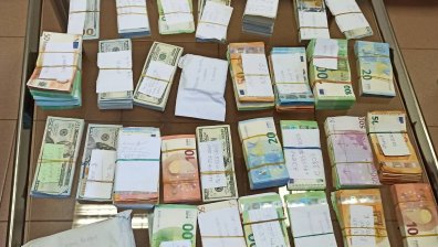 Митничари откриха недекларирани 187 700 евро и 188 100 долара
