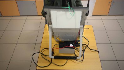 Дефектирала машина в секция в Хасково, вотът продължи на хартия (ВИДЕО)
