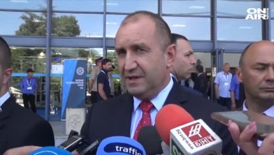Радев: Няма война между институциите, а само напрежение