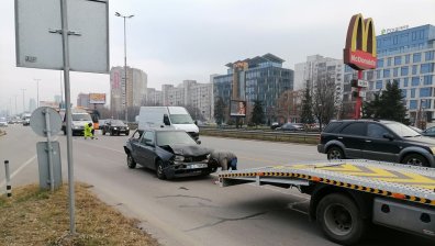 Верижна катастрофа затрудни движението на "Цариградско шосе"