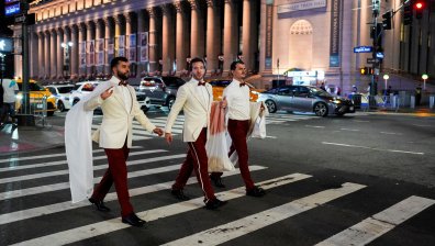 Подготовката за сватбата на Тейлър Суифт и Травис Келси в "Медисън Скуеър Гардън" (СНИМКИ)