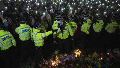 Сблъсъци в Лондон: Стотици почетоха паметта на отвлечена и убита от полицай жена