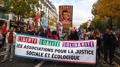 Хиляди излязоха на протест в Париж срещу сериозното поскъпване на стоки