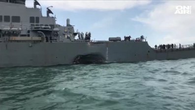 Американски военен кораб се сблъска с петролен танкер