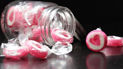 Забраняват добавката E171 в храните - вероятно е канцерогенна