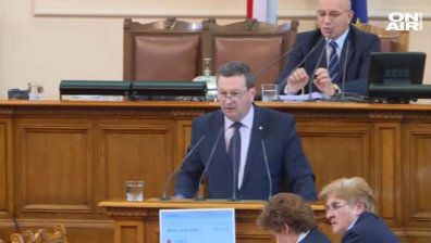Ерменков се извини за паниката с водата в София, остава депутат
