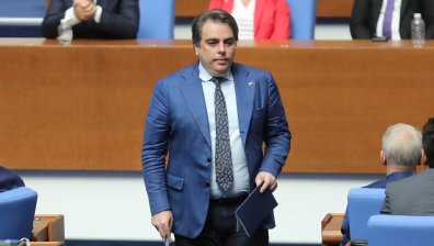 Асен Василев: ПП ще предложи три теми за вот на недоверие наесен