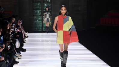 Louis Vuitton улови духа на времето в модно шоу във Франция (СНИМКИ)