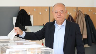 Атанас Атанасов избра машинния вот (СНИМКИ)