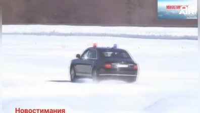 По заснежените полета на Москва... Охранителите на Путин показаха луксозни бронирани автомобили