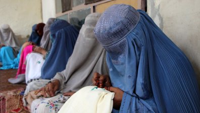 "Ако ме върнат в Афганистан, ме чака смърт": Пакистан погна жени, укриващи се от талибаните