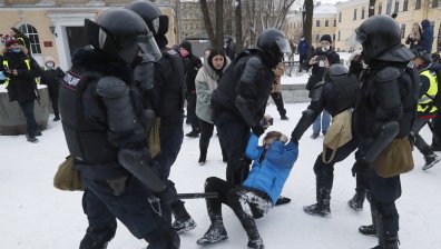 Протестите в подкрепа на Навални не стихват, над 5 000 са задържани (+ВИДЕО)
