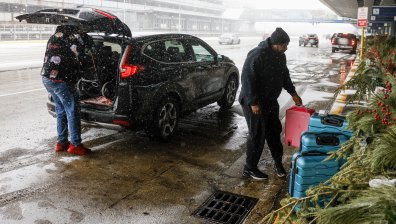 Транспортен хаос в САЩ: Страховитата буря Елиът отмени над 2200 полета