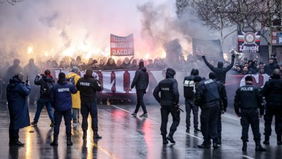 Фенове на ЦСКА на традиционното си шествие преди Вечното дерби (СНИМКИ)