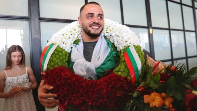 Грандиозно посрещане на олимпийския шампион Карлос Насар у дома