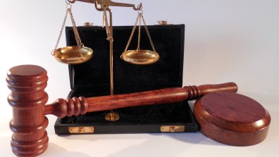 Пребиваш непълнолетната си дъщеря и получаваш условна присъда?