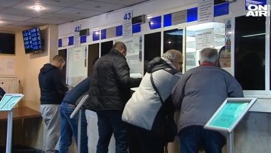 Опашки се извиха пред гишета на КАТ заради документите за газови уредби