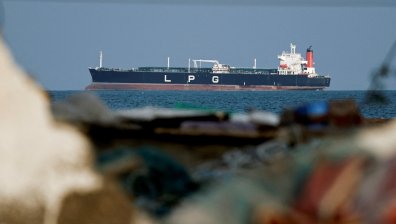 Дронове, ракети, нефт: Ще се разреши ли кризата в Ормузкия проток?