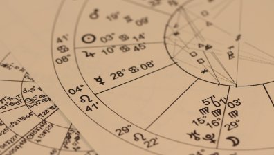 Хороскоп за май: Изгодни сделки за Близнаците, Водолеите да не започват нищо ново