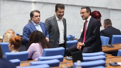 Едно от последните заседания на 50-ото Народно събрание (СНИМКИ)