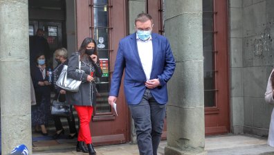 Представители на РЗИ-тата в страната получиха количества от препарата ремдесивир