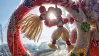 Мартеници с кауза: Деца помагат за развитието на други деца