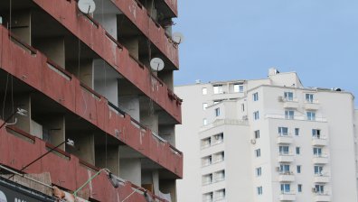 Бъркат в джоба на студентите: СУ вдига наемите и купоните за храна