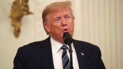 Правната комисия на Камарата одобри обвинения срещу Тръмп